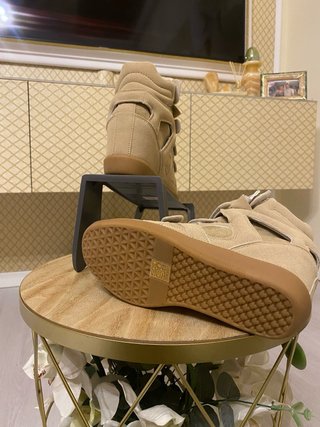 Scarpe sportive con zeppa interna beige