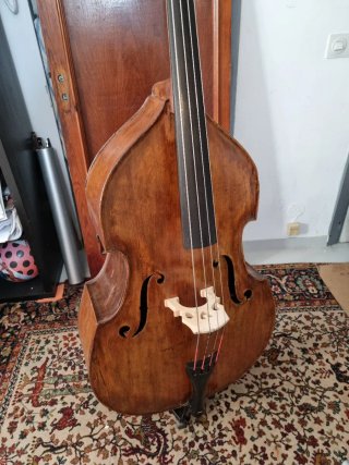 Contrabajo antiguo desmontable