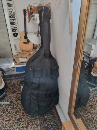 Contrabajo antiguo desmontable