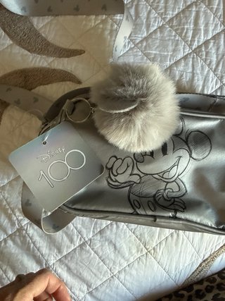 Bolso Mickey Mouse con pompón gris