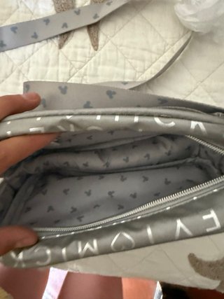 Bolso Mickey Mouse con pompón gris
