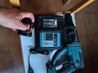 TALADRO MAKITA PERCUTOR CINCELADOR BATERÍA DHR202
