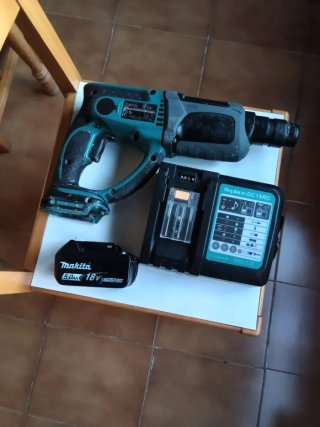 TALADRO MAKITA PERCUTOR CINCELADOR BATERÍA DHR202