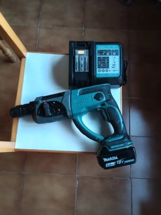 TALADRO MAKITA PERCUTOR CINCELADOR BATERÍA DHR202