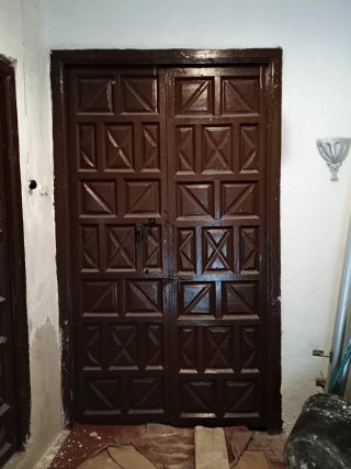 Puertas castellanas antiguas de madera noble