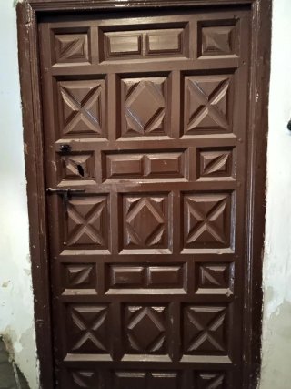 Puertas castellanas antiguas de madera noble