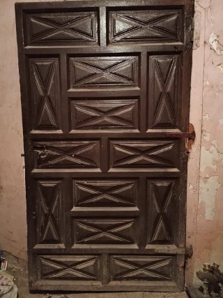 Puertas castellanas antiguas de madera noble