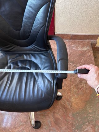 Silla de oficina ergonómica negra