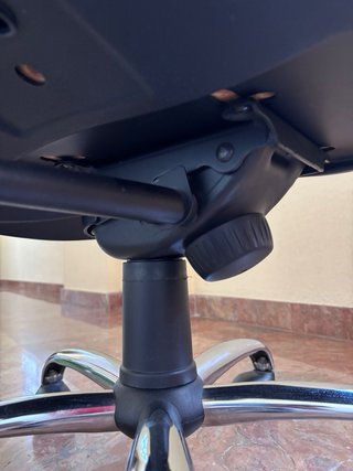 Silla de oficina ergonómica negra
