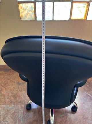 Silla de oficina ergonómica negra