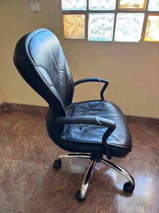 Silla de oficina ergonómica negra