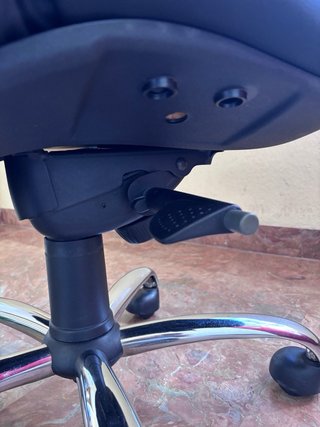 Silla de oficina ergonómica negra
