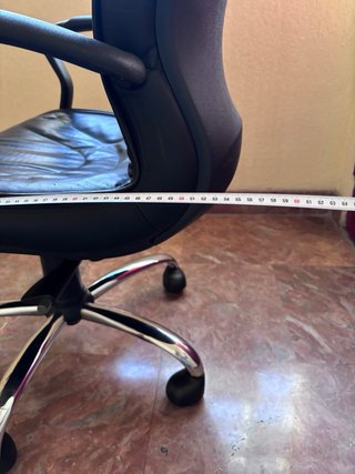 Silla de oficina ergonómica negra