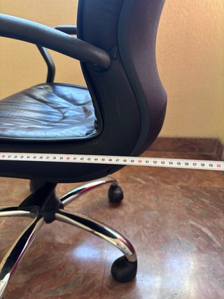 Silla de oficina ergonómica negra