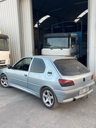 Peugeot 306