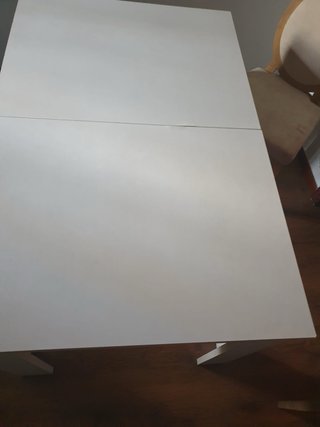 Mesa de comedor blanca de madera