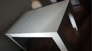 Mesa de comedor blanca de madera