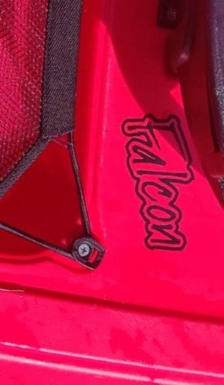 Piragua roja marca Falcon