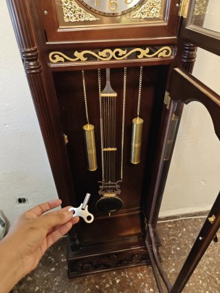 Reloj de pie antiguo madera y cristal