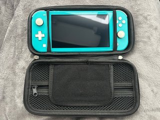Nintendo Switch Lite Blu + Accessori + Gioco