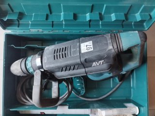 Martillo percutor Makita AVT con maletín.