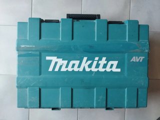 Martillo percutor Makita AVT con maletín.