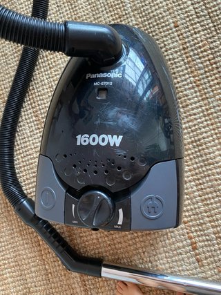 Aspiradora Panasonic Negra 1600W MC-E7012