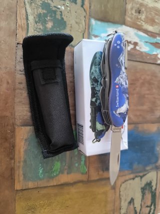 Herramienta de corte Suiza Multiusos con Funda