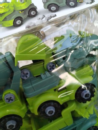 Coche de dinosaurio desmontable