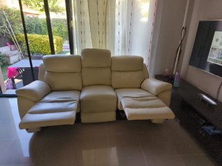 Sofá eléctrico abatible beige