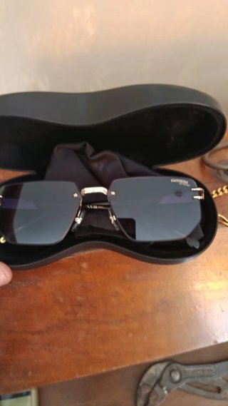 Gafas de sol Carrera negras y doradas
