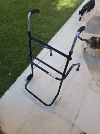 ANDADOR DE ALUMINIO PLEGABLE