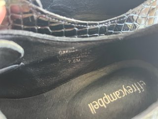 Zapatos negros piel tacón tachuelas T.37.5