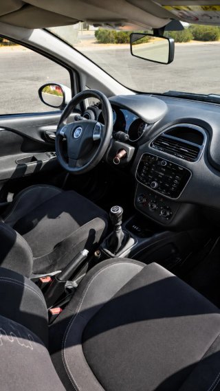 ALQUILER VEHICULO PARTICULAR FIAT PUNTO EN SEVILLA