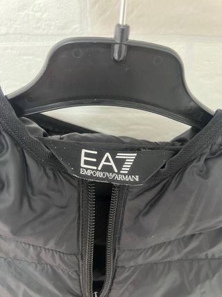 Chaqueta plumífero EA7 negra