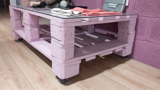 Mesa baja pallets rosa cristal