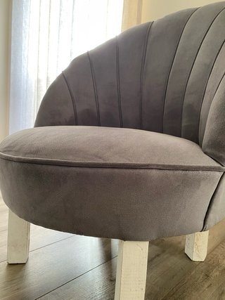 Poltrona vintage cinza e branca (remodelada)