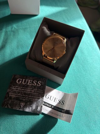 Reloj Guess Dorado