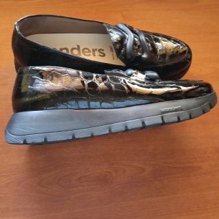 Zapatos Wonders charol negro