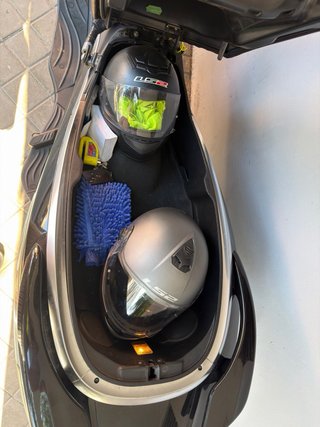 Piaggio X10 350 Negra