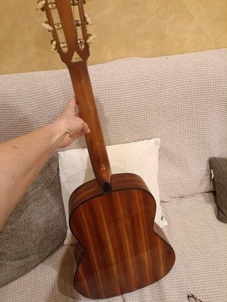 Guitarra Española Clásica marca Admira Triana. Sin