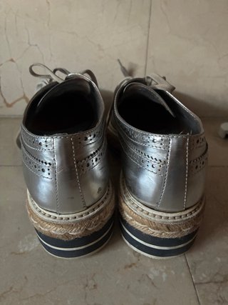 Zapatos Prada Plataforma Brogue Oxford. Metalizado