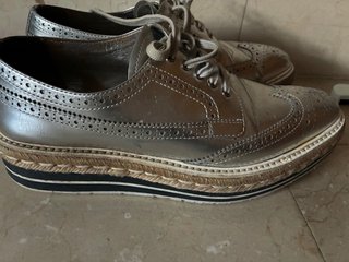 Zapatos Prada Plataforma Brogue Oxford. Metalizado