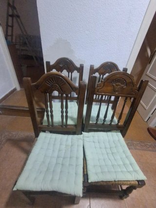 4 Sillas de Comedor de Madera
