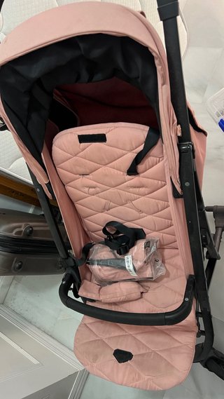 Carrito de bebé rosa