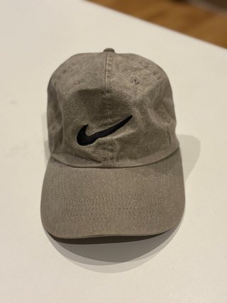 Set di cappelli di diverse marche