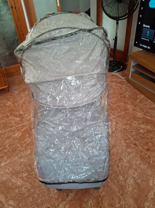 Passeggino per neonati grigio
