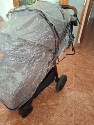 Passeggino per neonati grigio