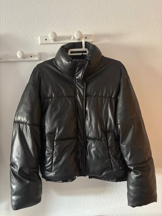 Chaqueta acolchada Bershka negra Talla S