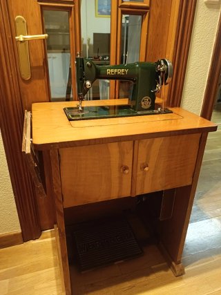 Máquina de coser Refrey CL306
